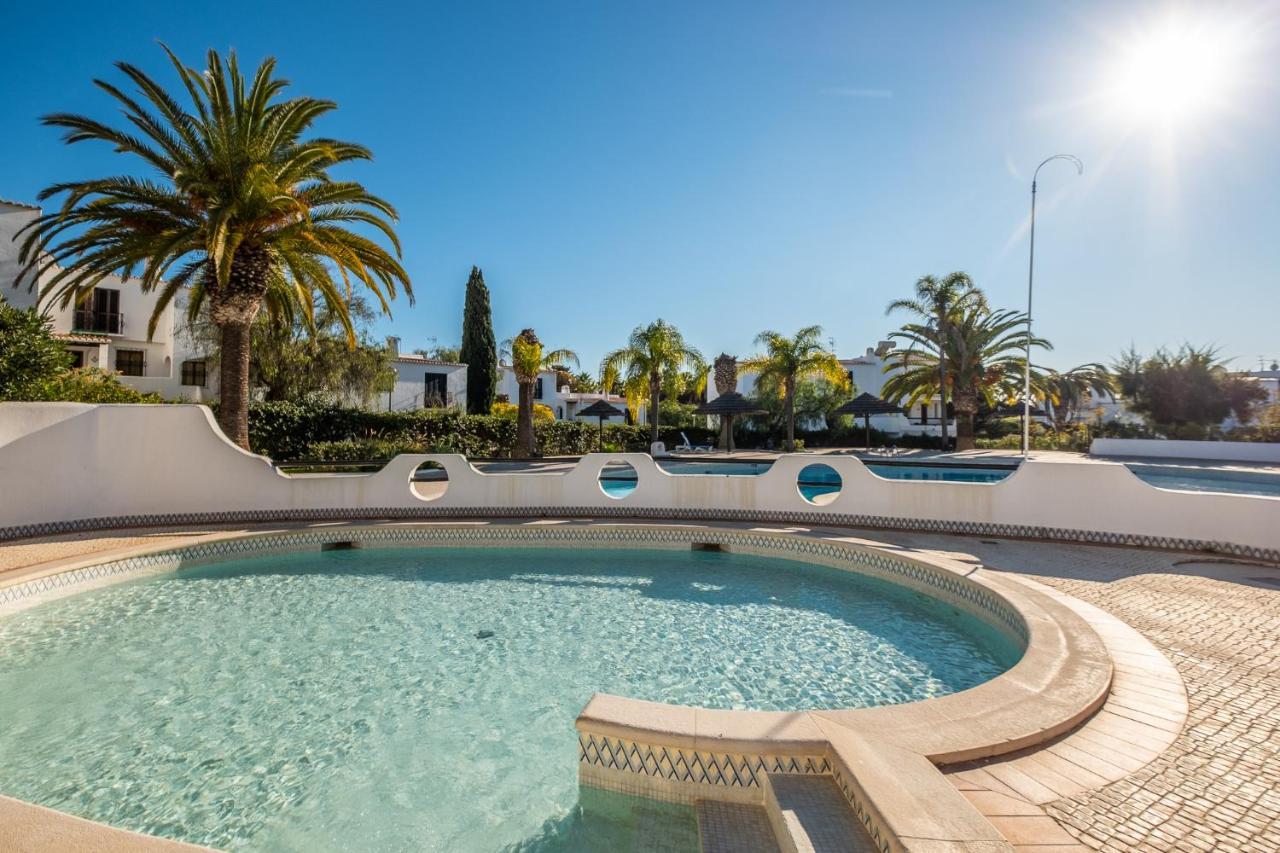 Beach Praia - Sleep 5 - Pool - Free Wi-Fi - Air Con Albufeira Bagian luar foto